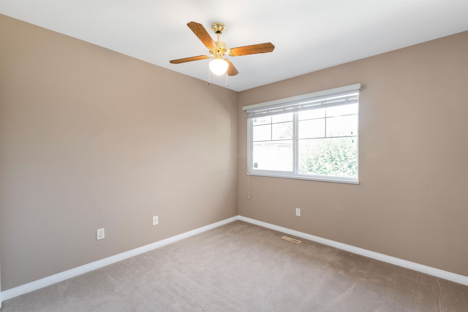 Listing Image 30