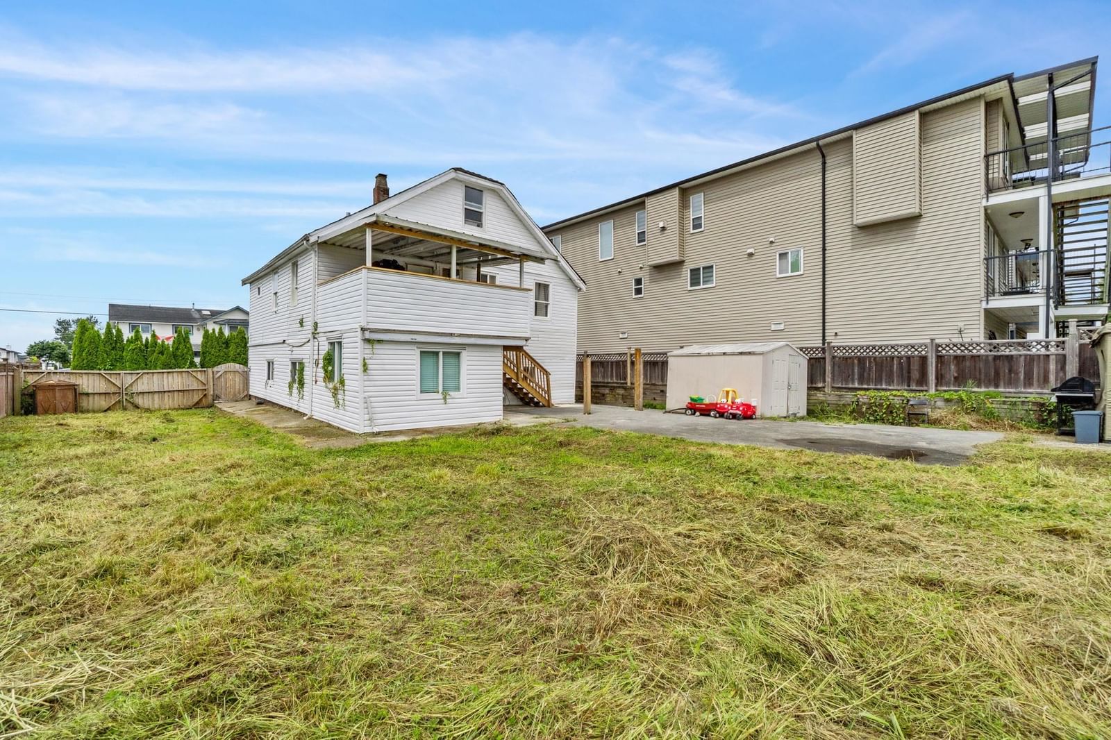 Listing Image 4