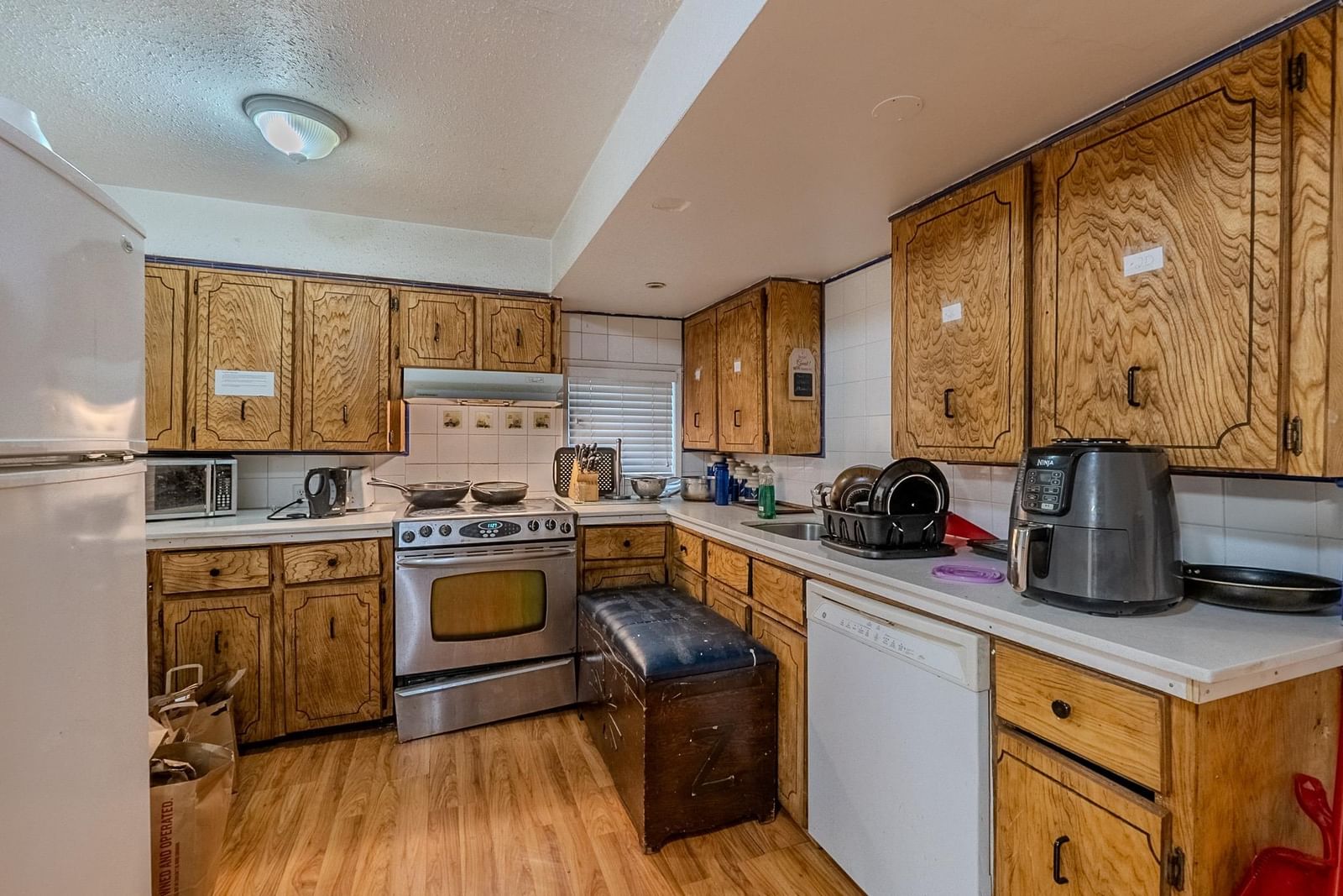 Listing Image 8