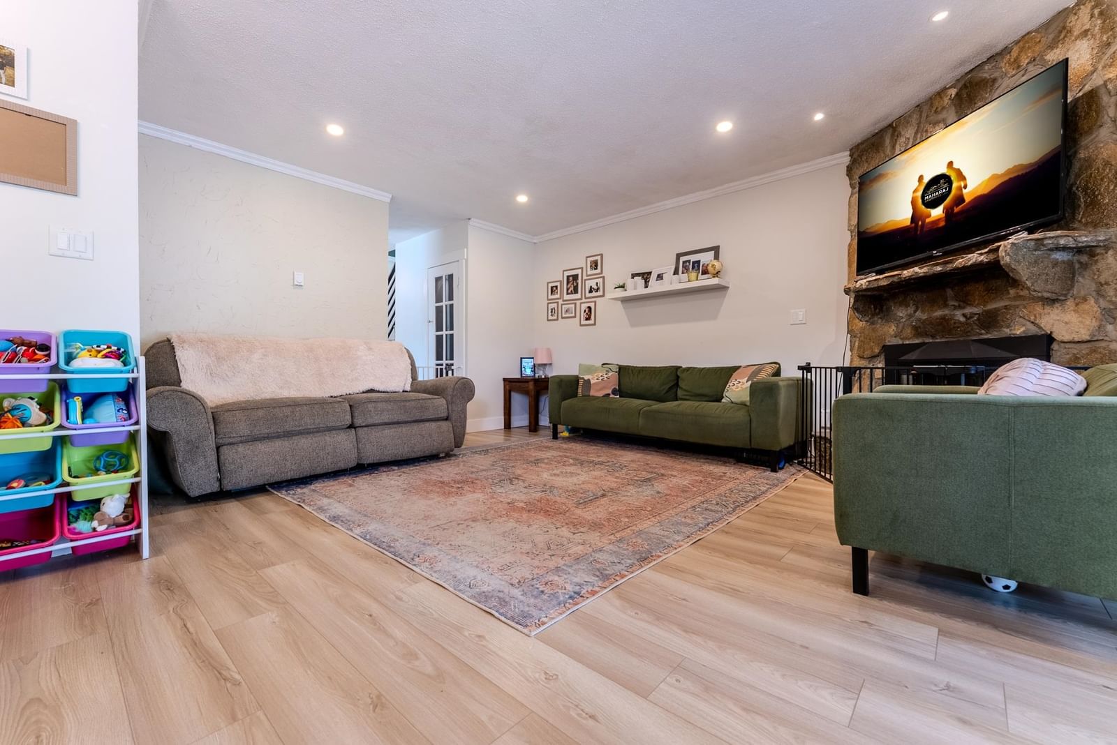 Listing Image 4