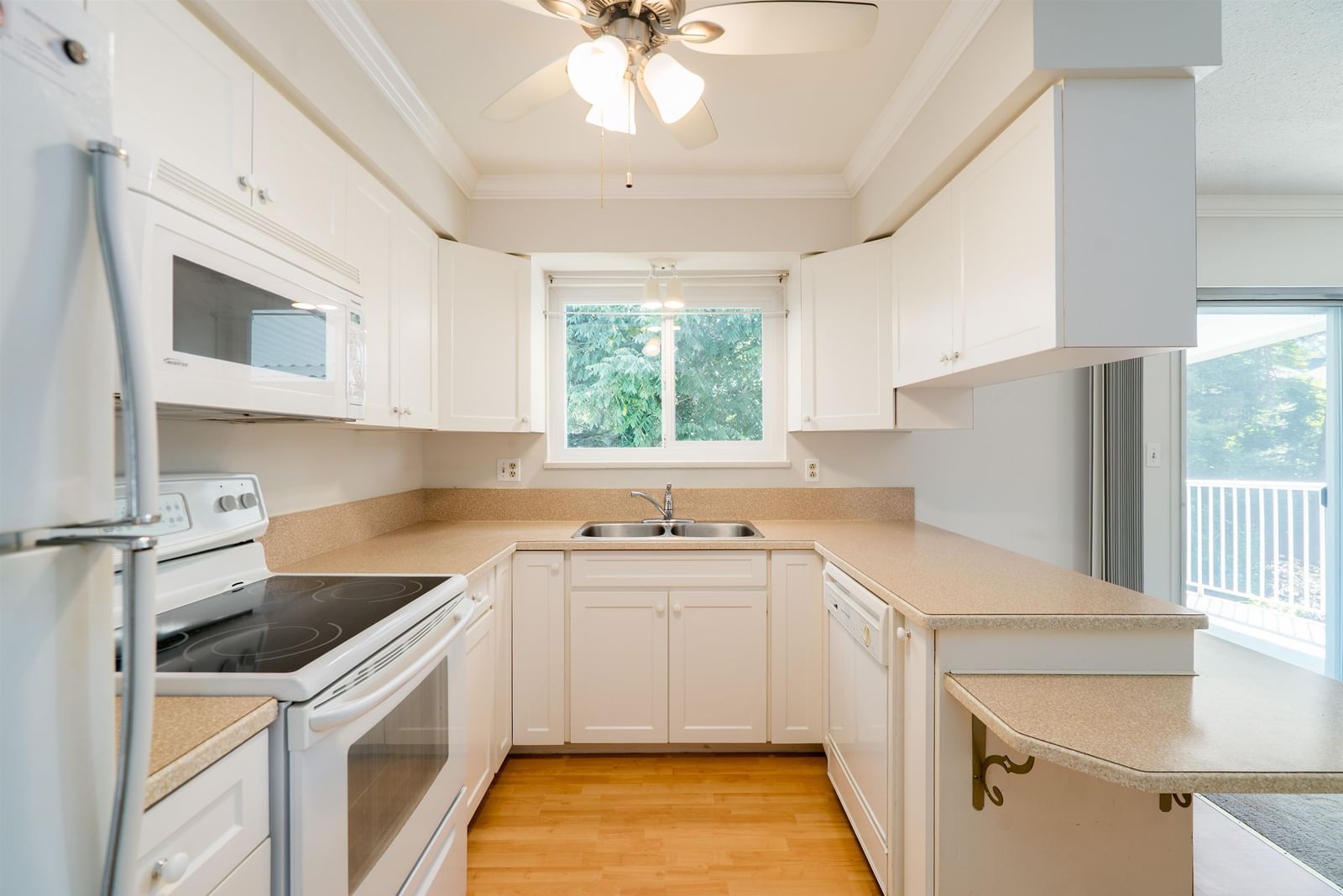 Listing Image 12