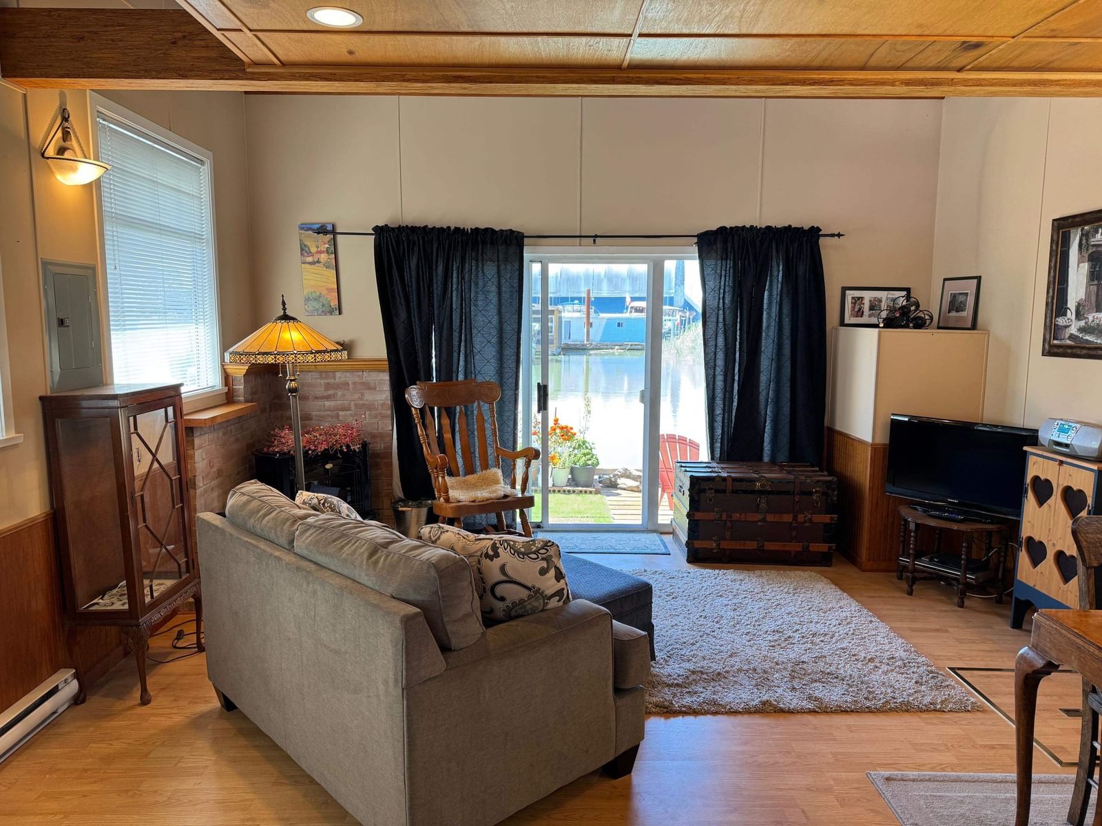 Listing Image 8