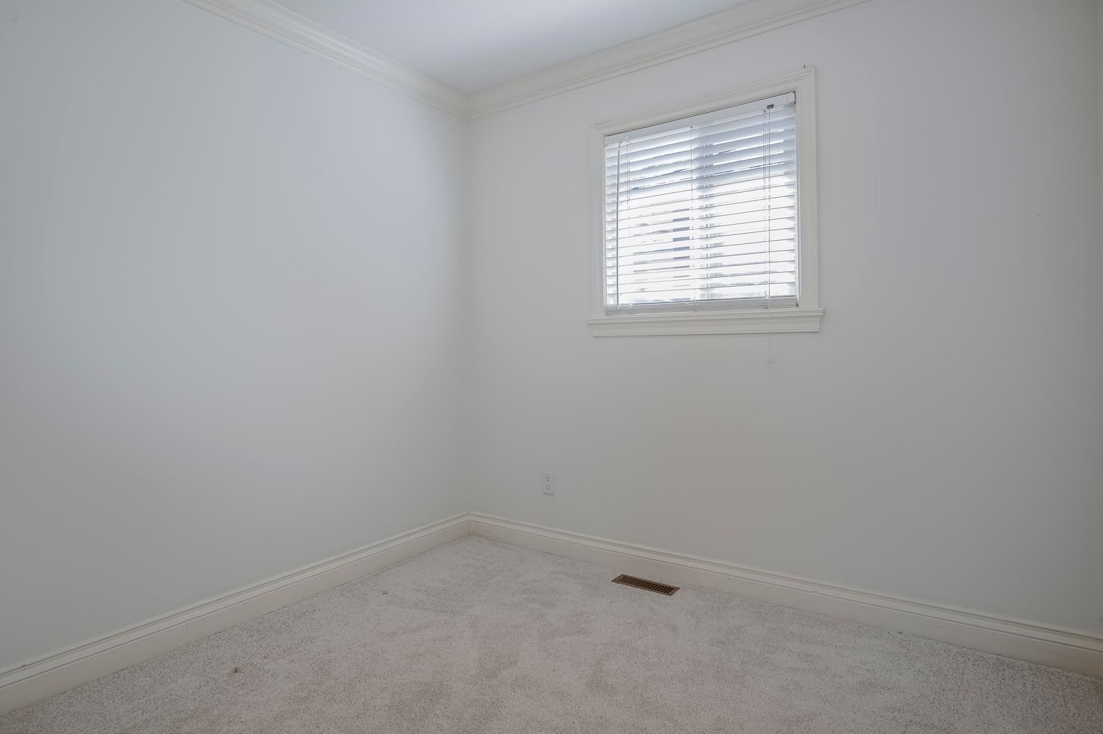 Listing Image 24