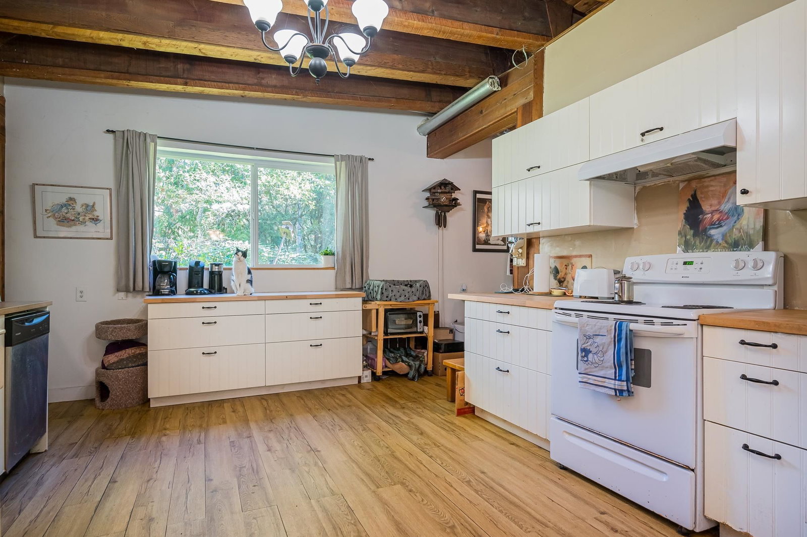 Listing Image 9