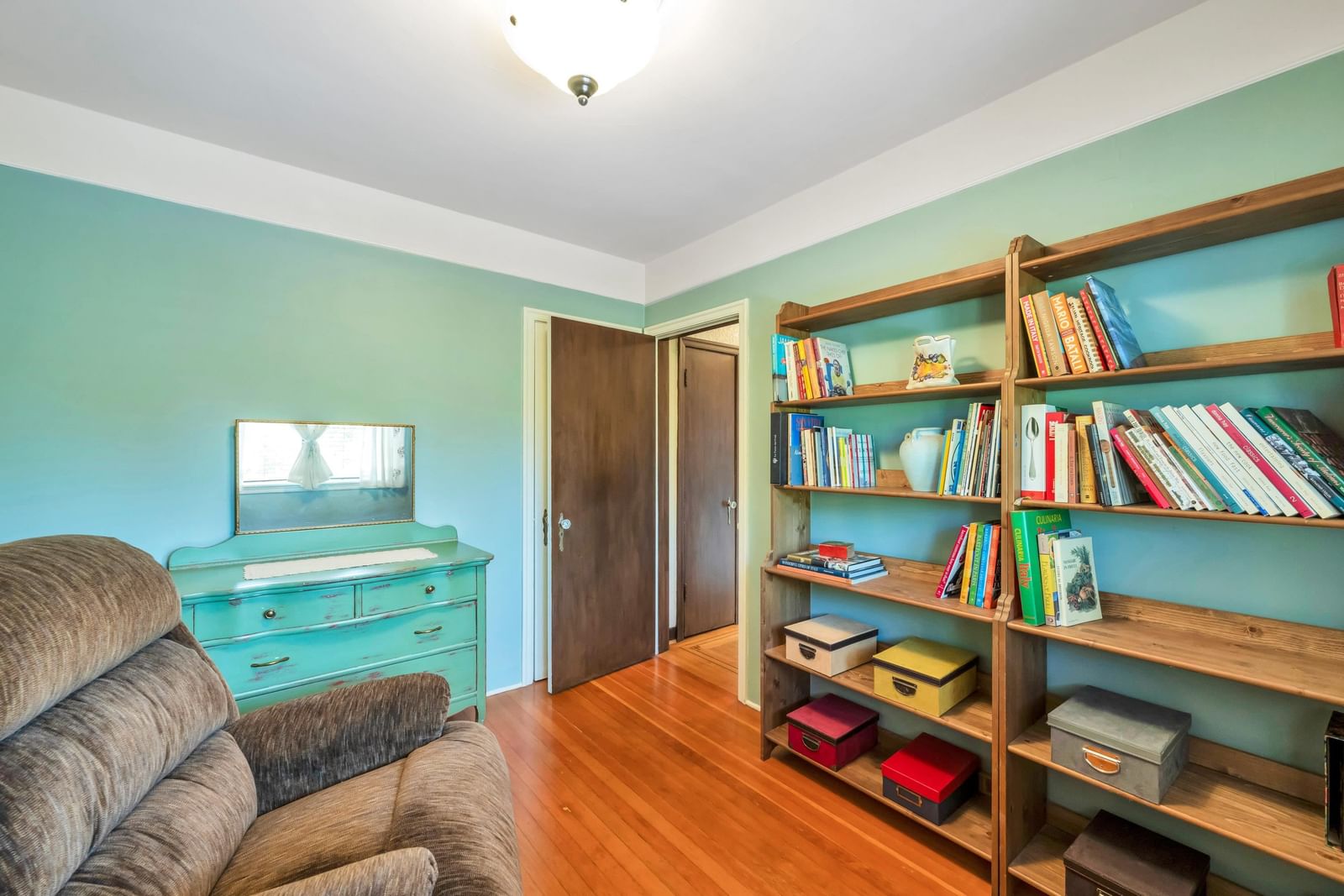 Listing Image 12