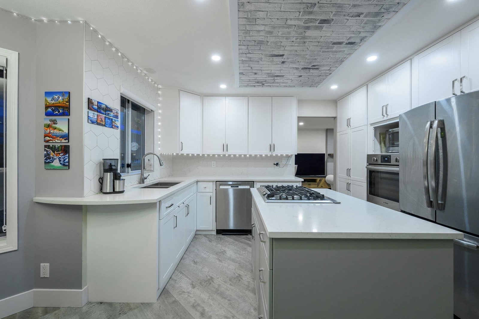 Listing Image 11
