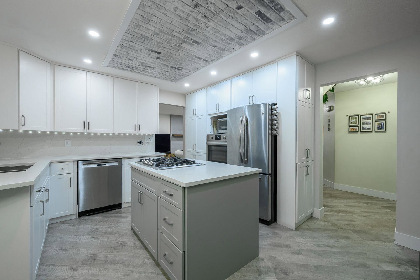 Listing Image 12