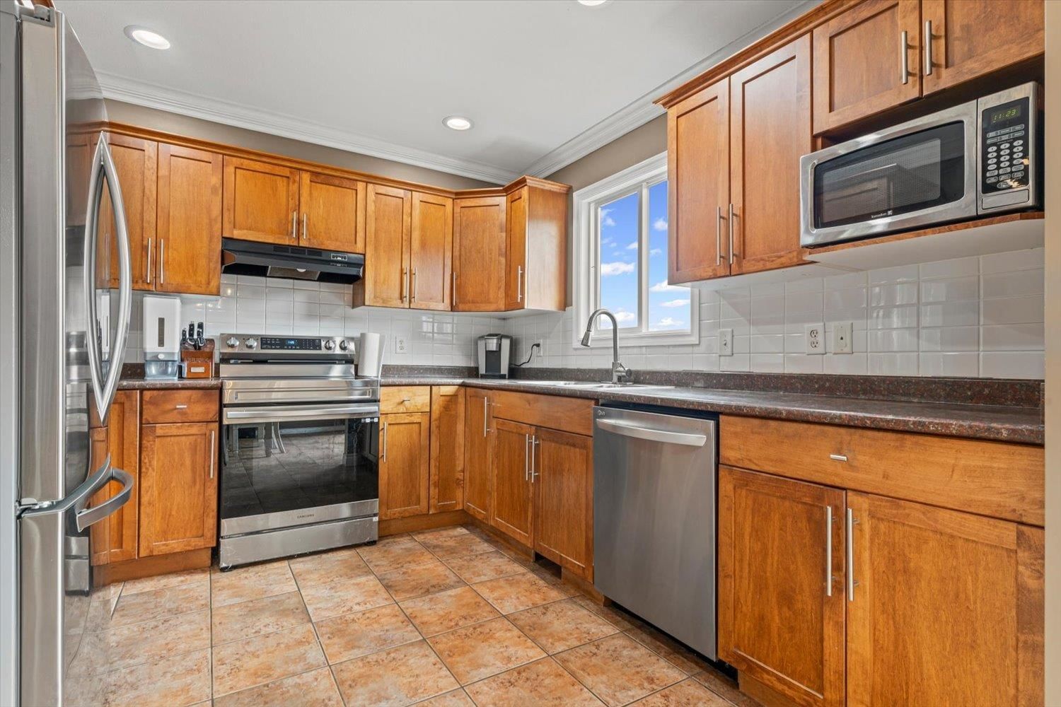 Listing Image 12