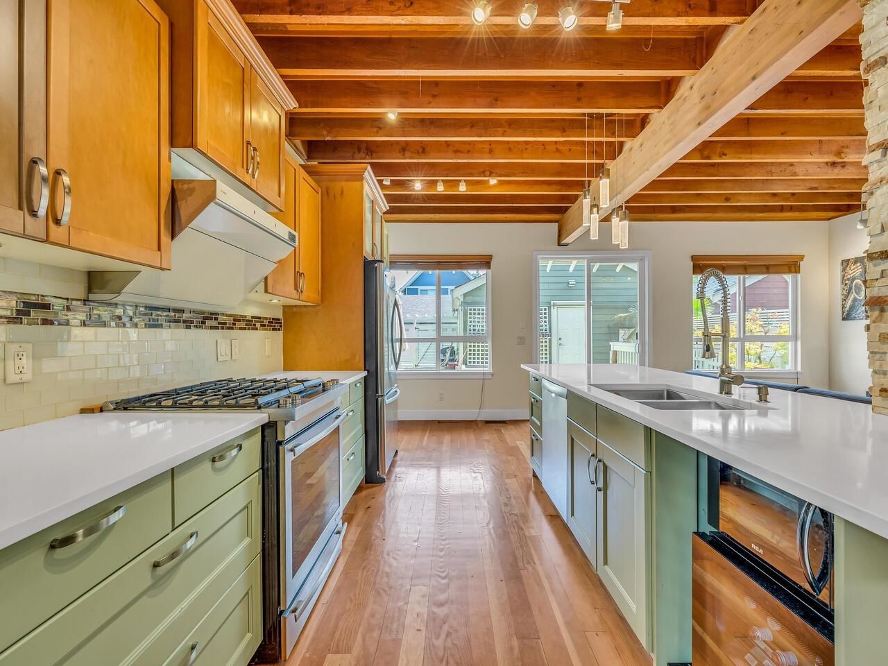 Listing Image 11