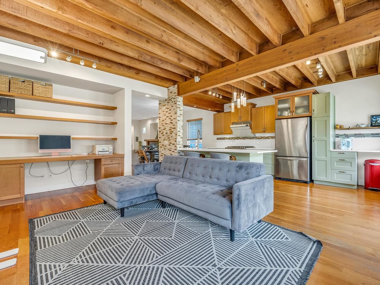Listing Image 14