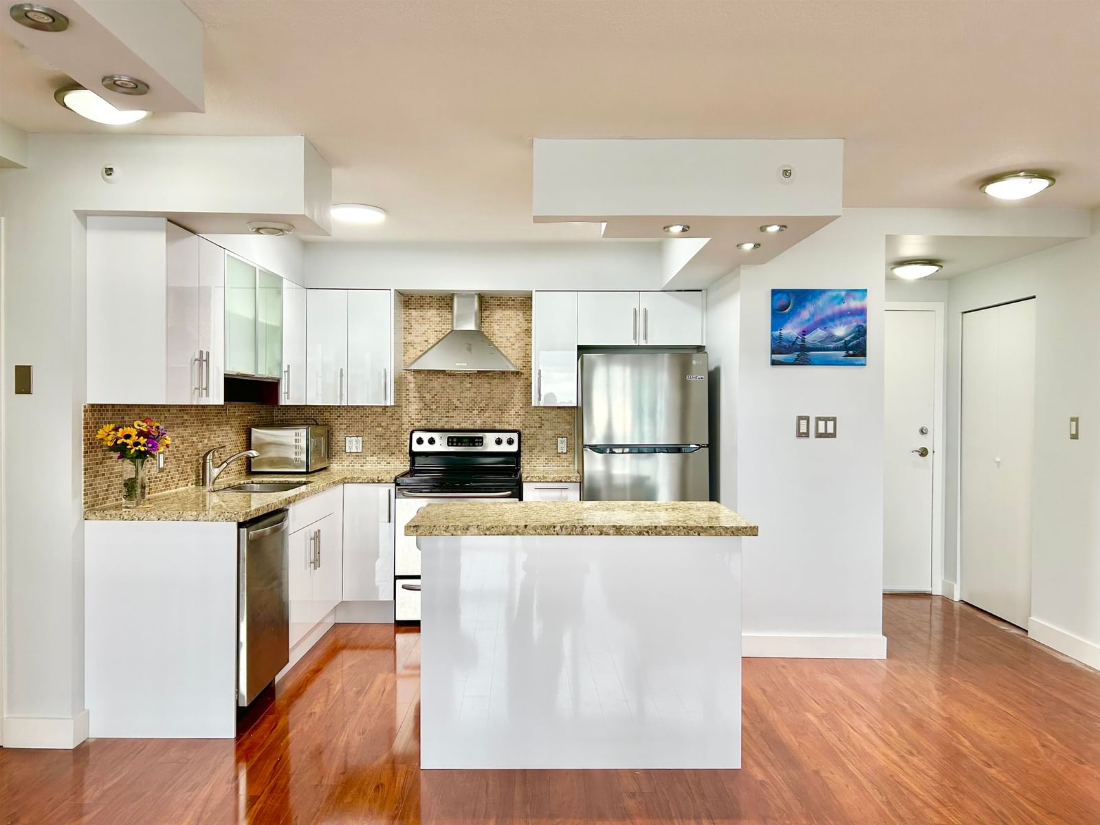 Listing Image 11