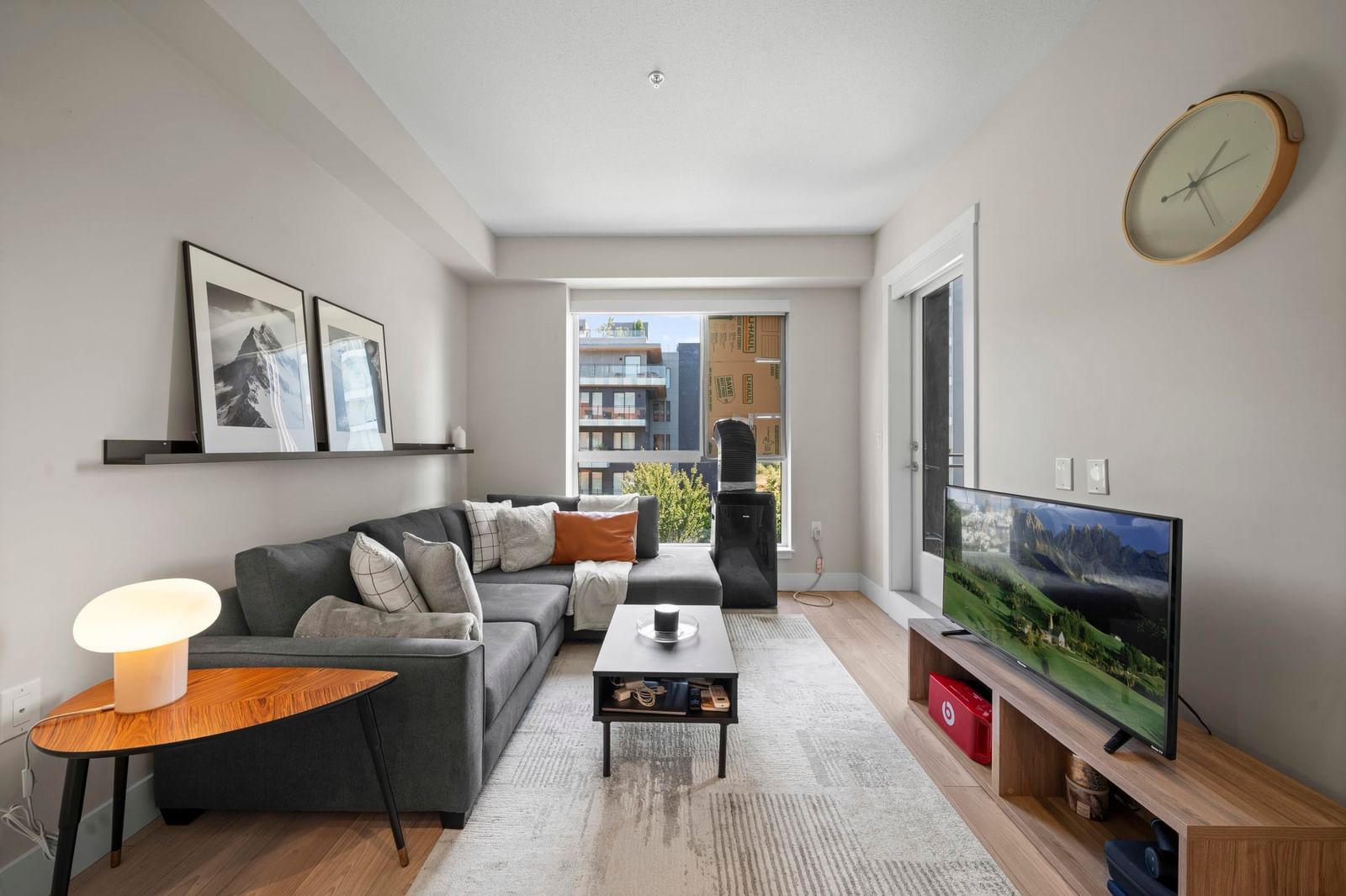 Listing Image 9