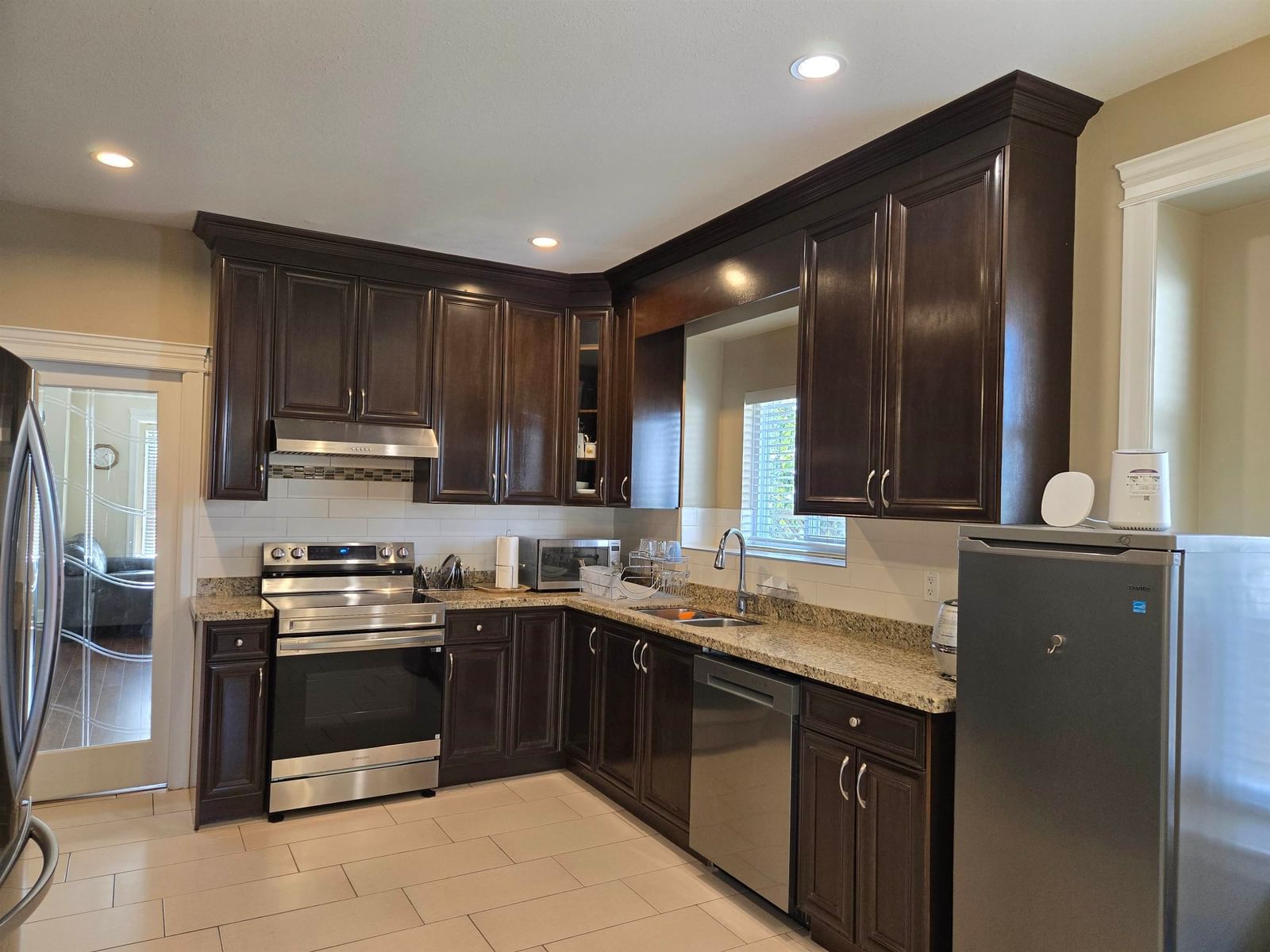 Listing Image 6