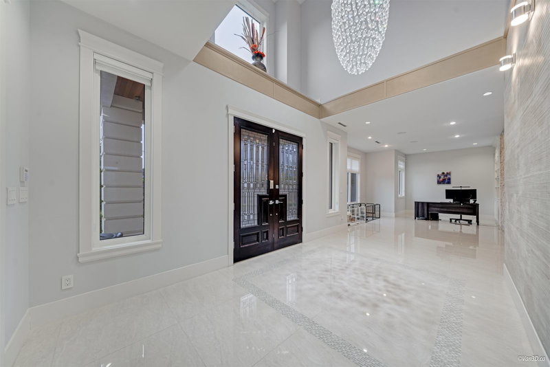 656 Blue Mountain Street, Coquitlam, V3J 4R6 | Image 2