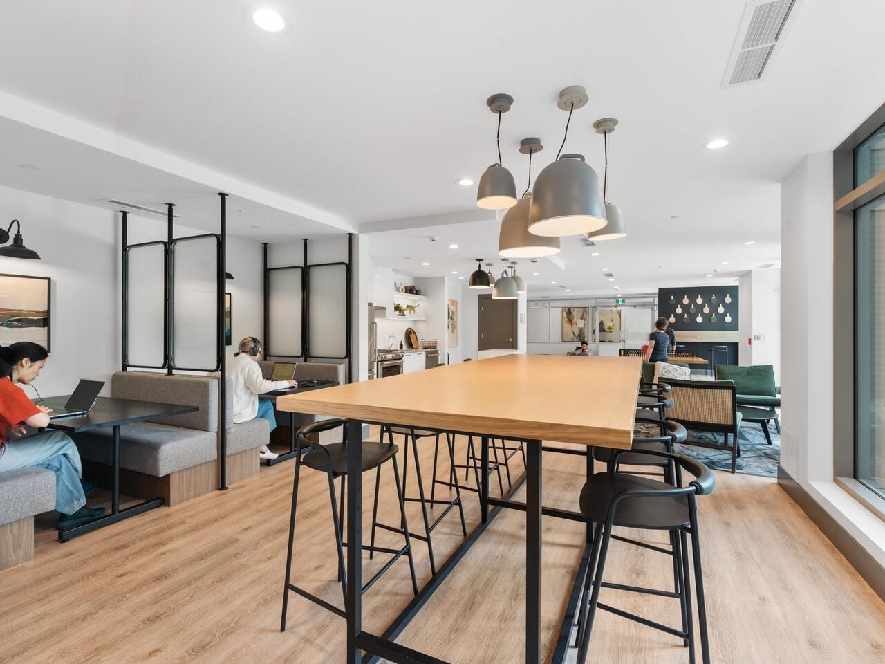 Listing Image 11