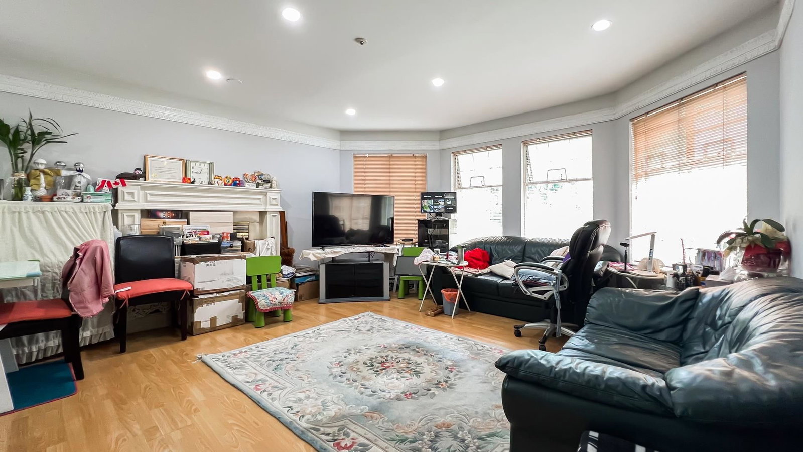 Listing Image 5