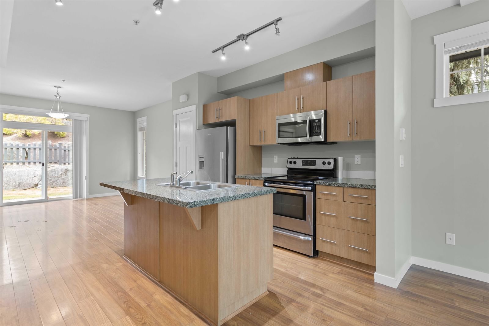 Listing Image 5