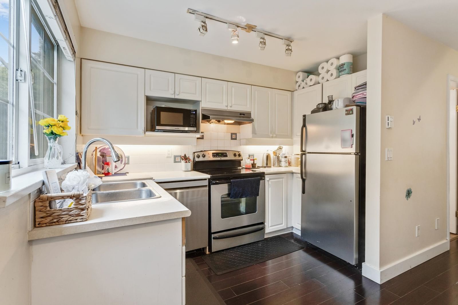 Listing Image 9