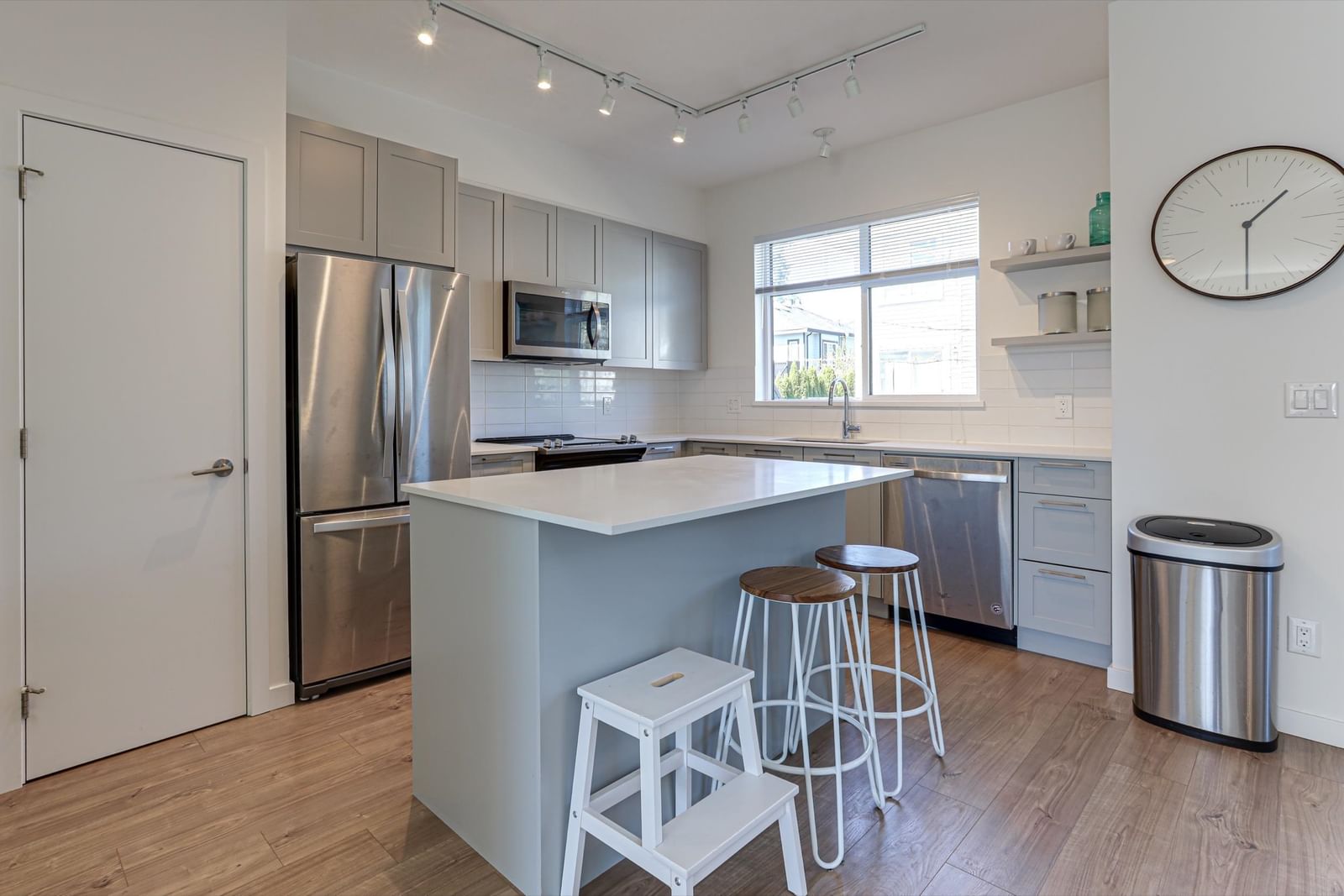 Listing Image 19