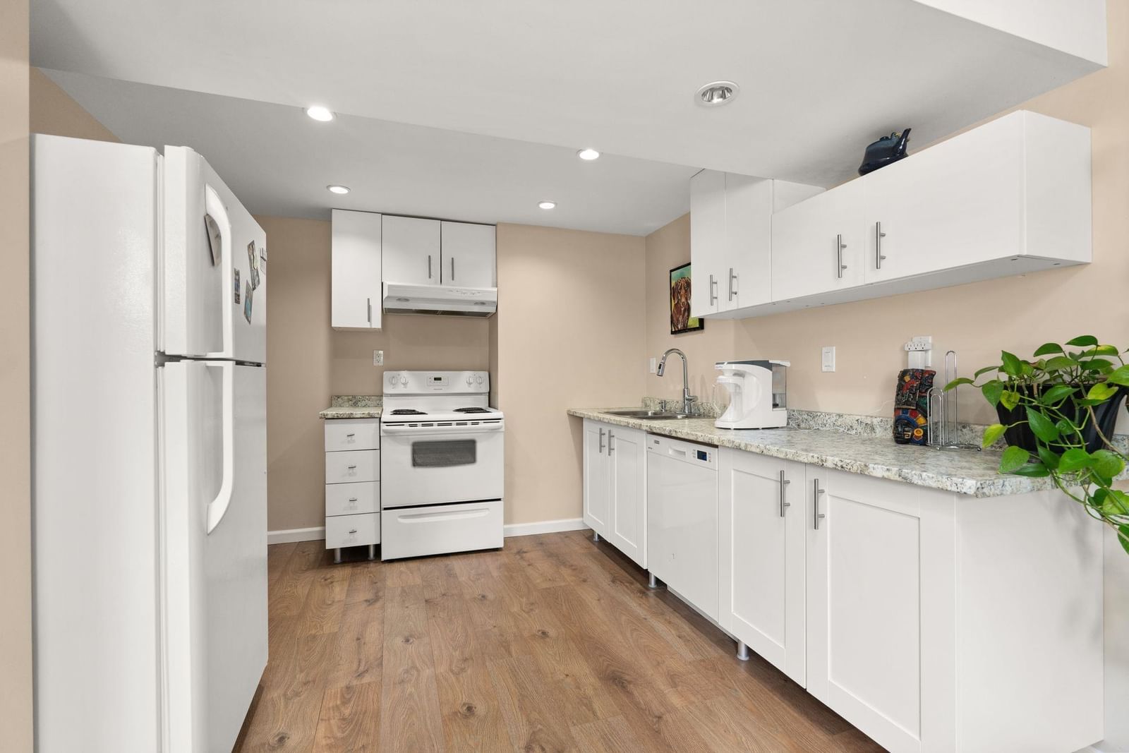 Listing Image 22