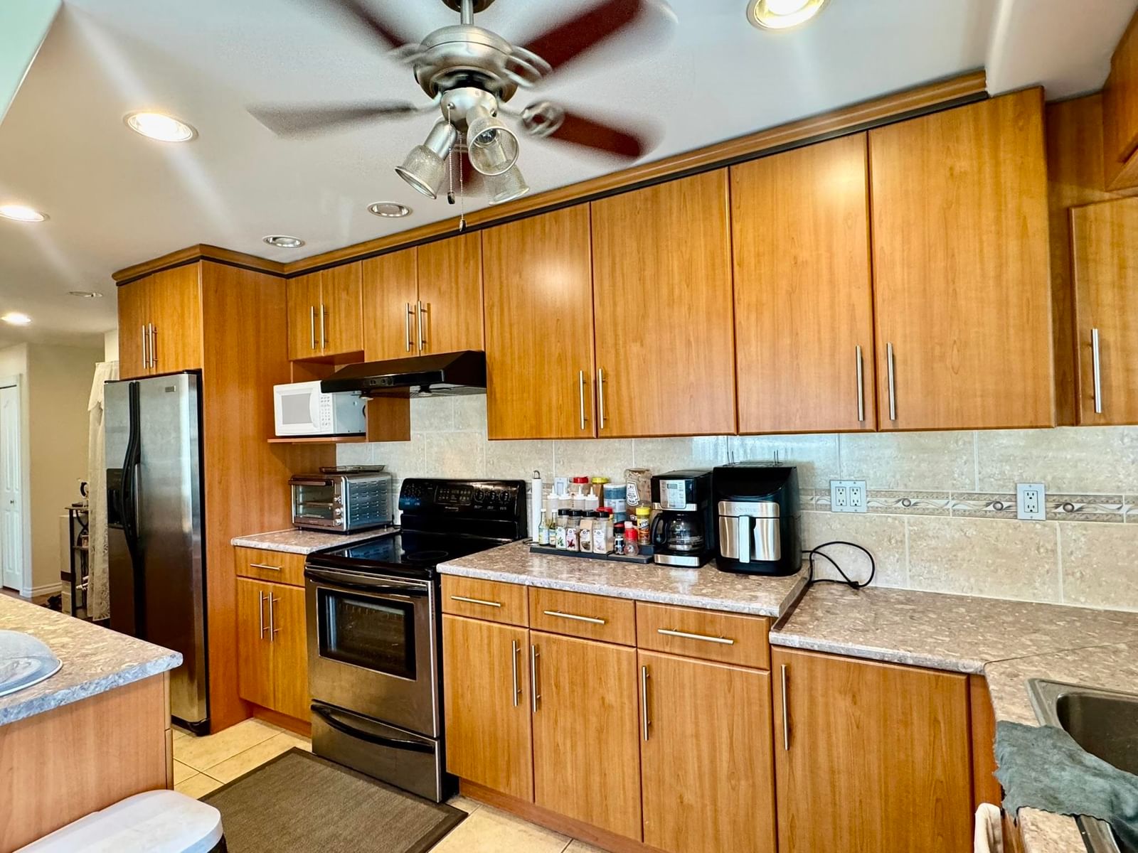 Listing Image 19