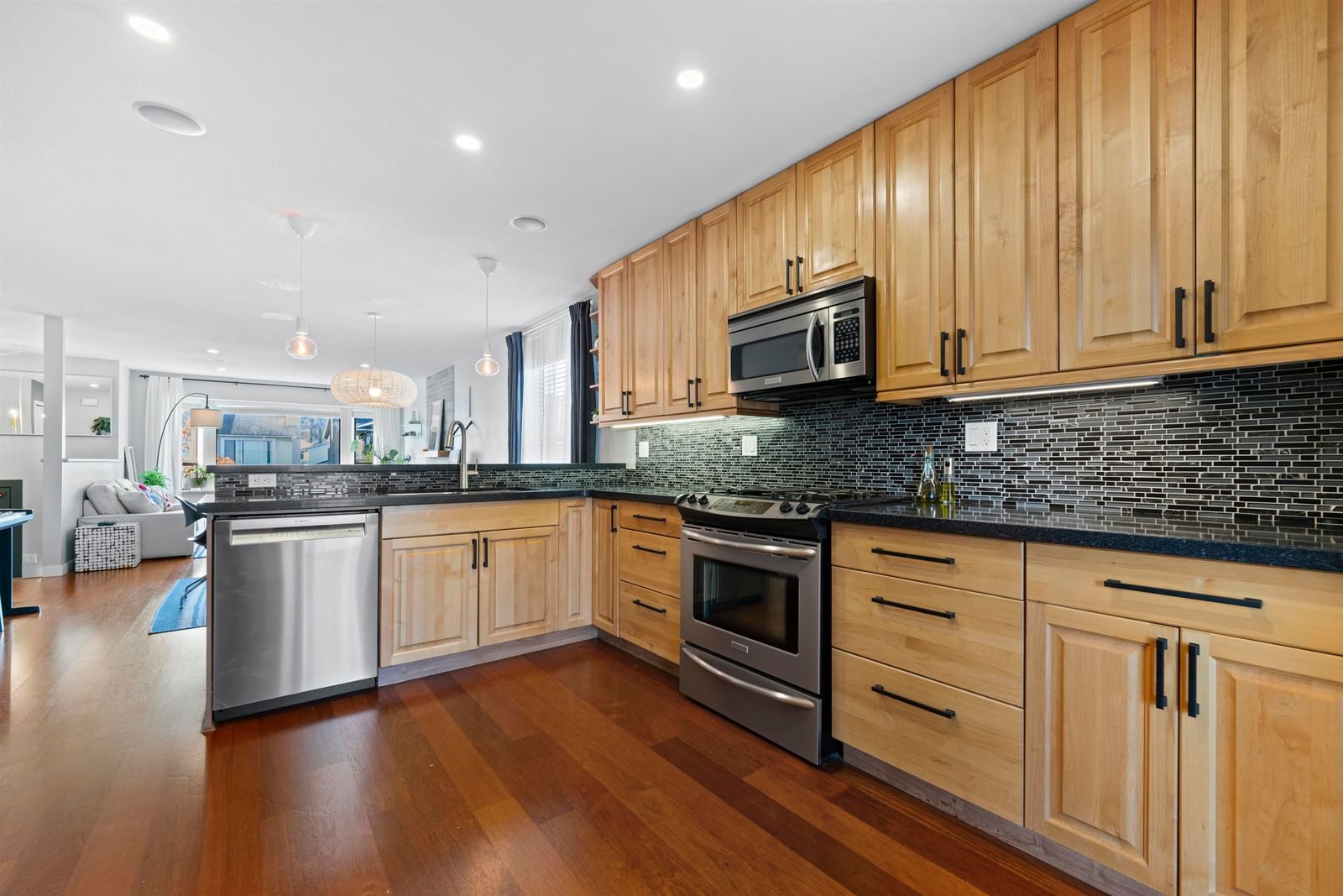 Listing Image 8