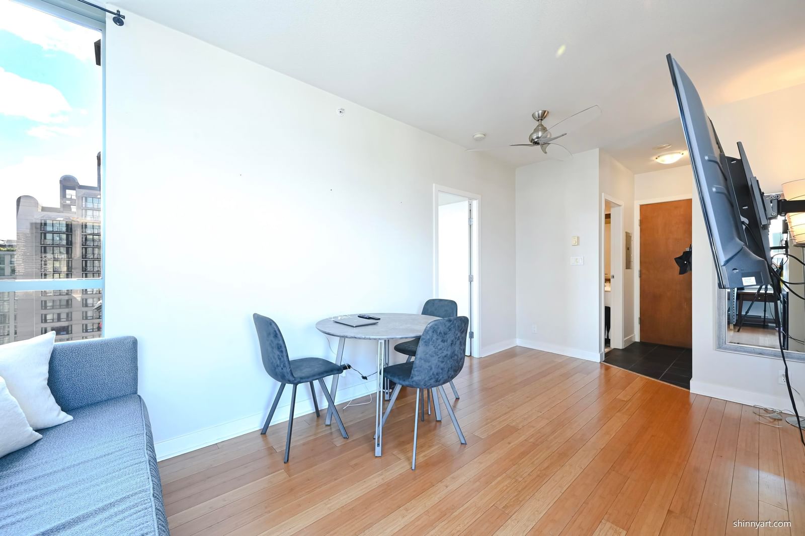 Listing Image 8