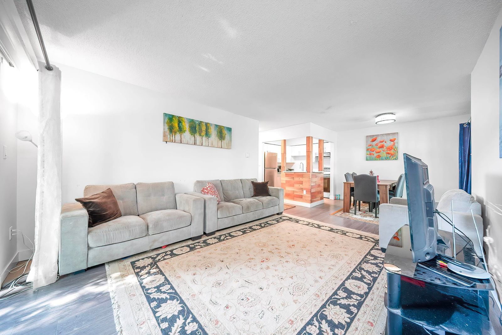 Listing Image 5