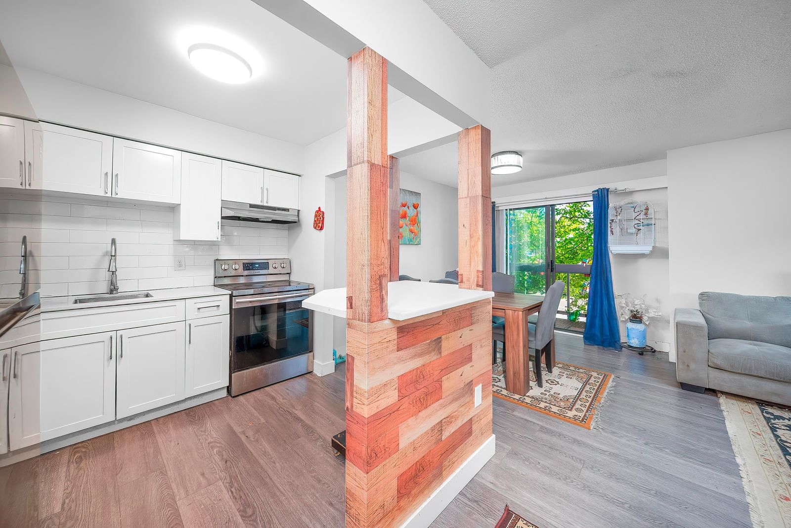 Listing Image 8