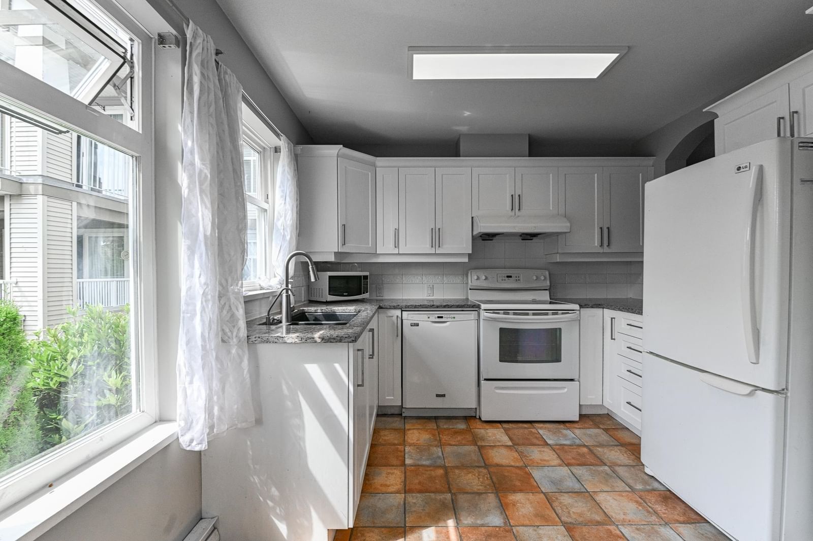 Listing Image 15