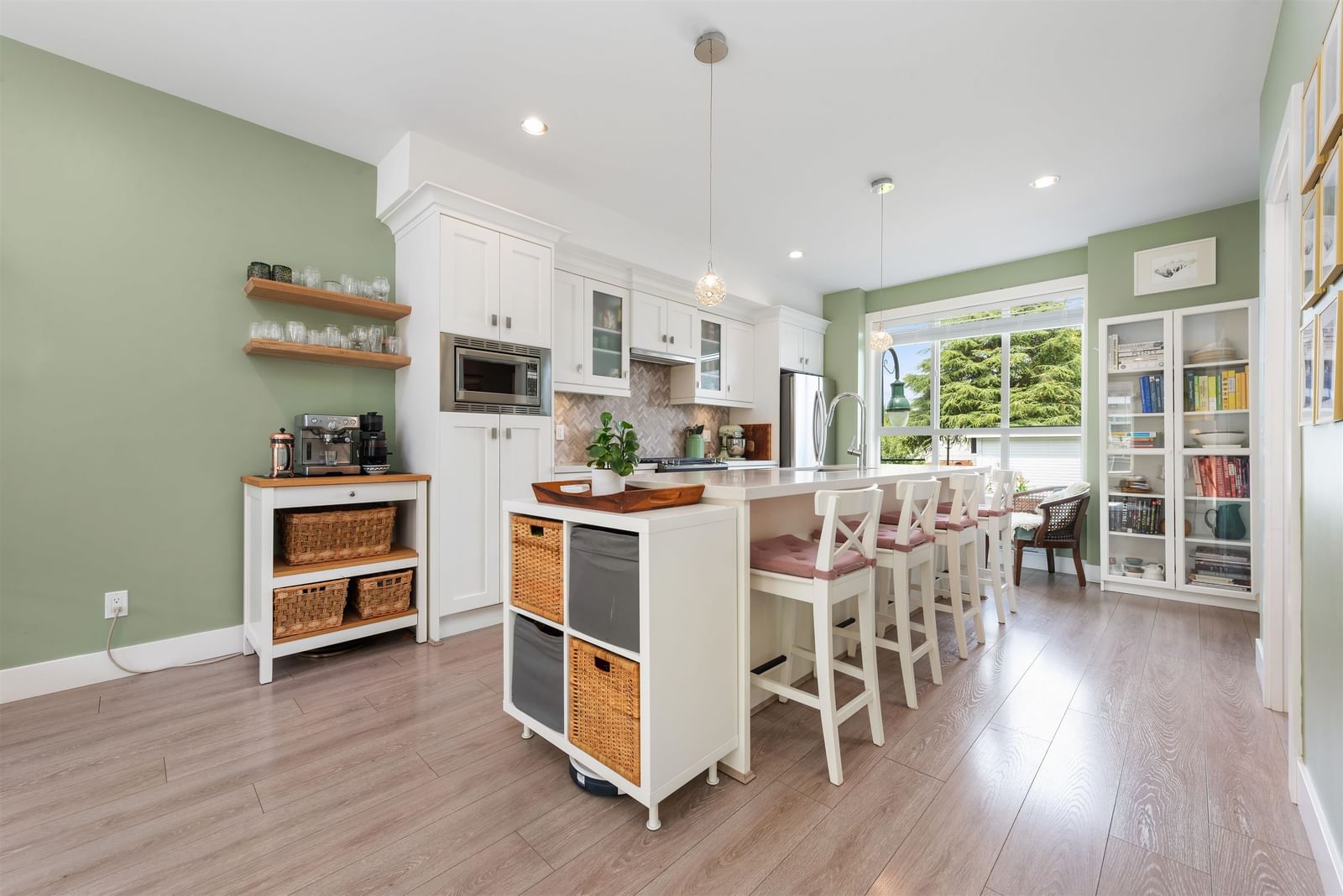 Listing Image 9