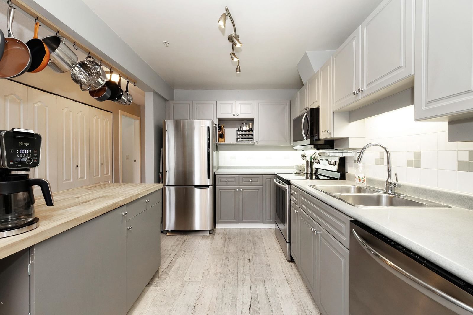 Listing Image 9