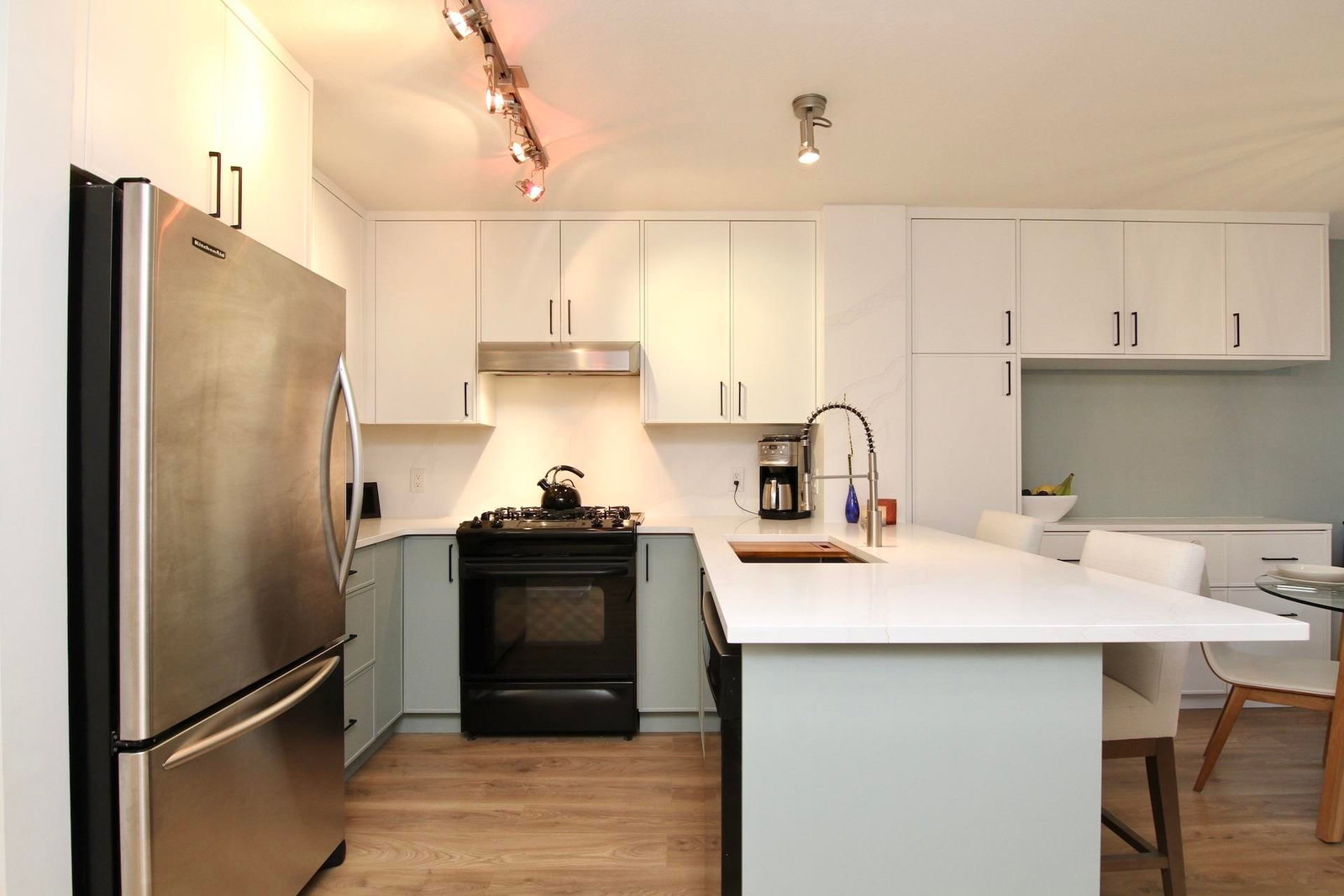 Listing Image 11