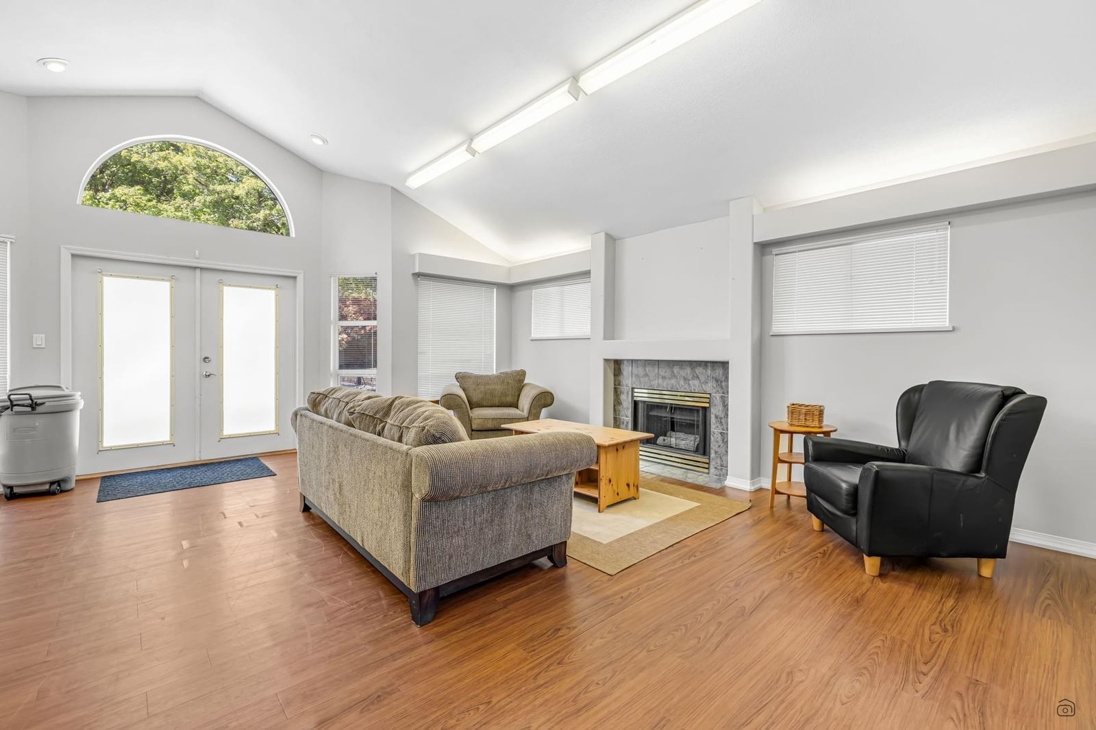 Listing Image 17