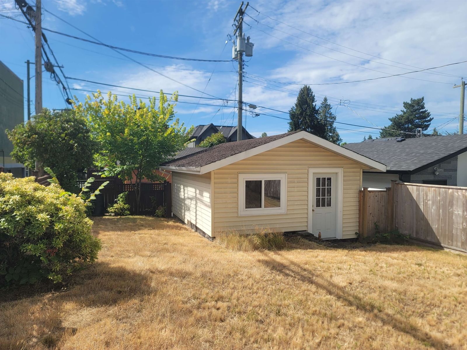 Listing Image 4