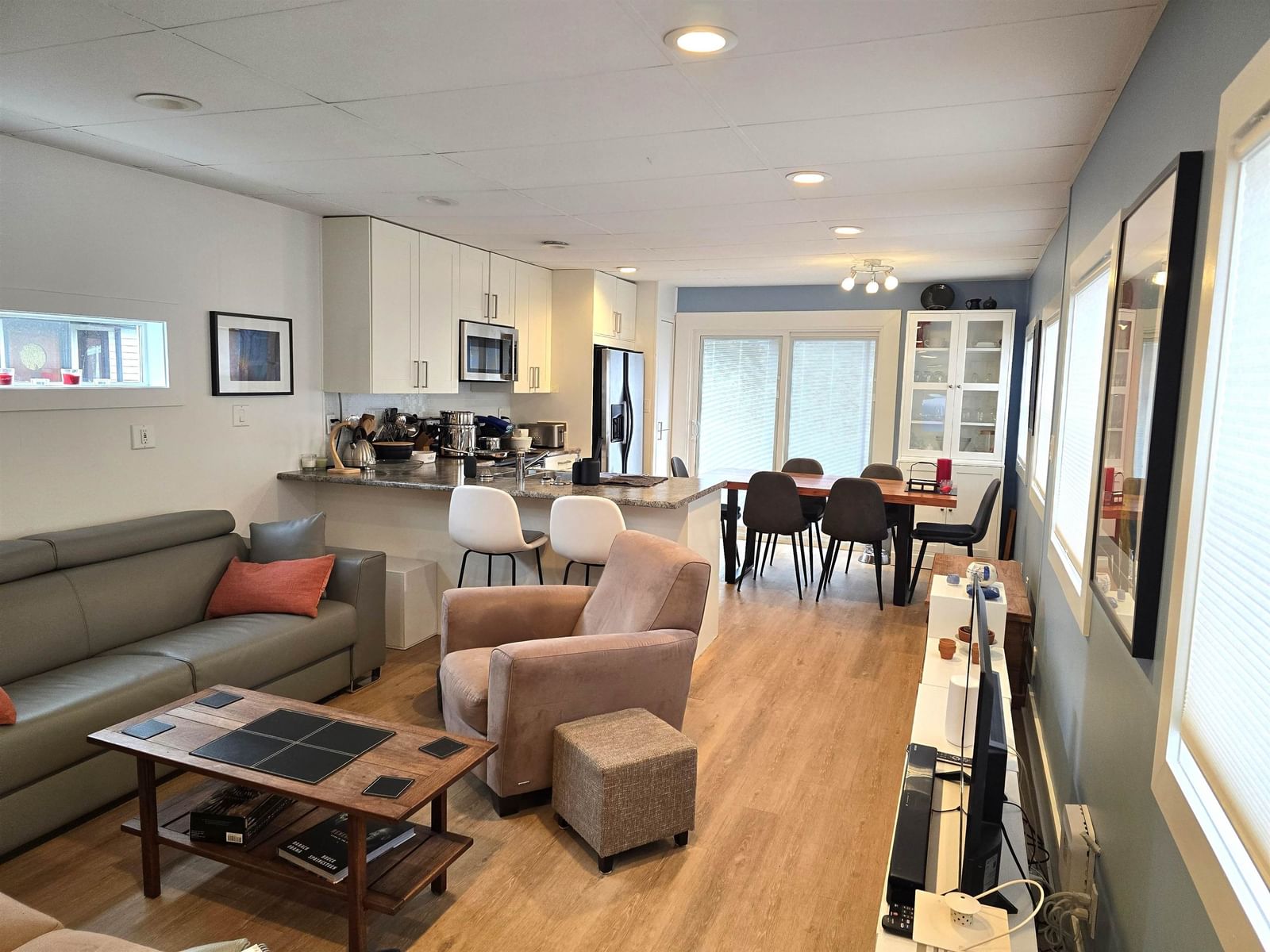 Listing Image 4