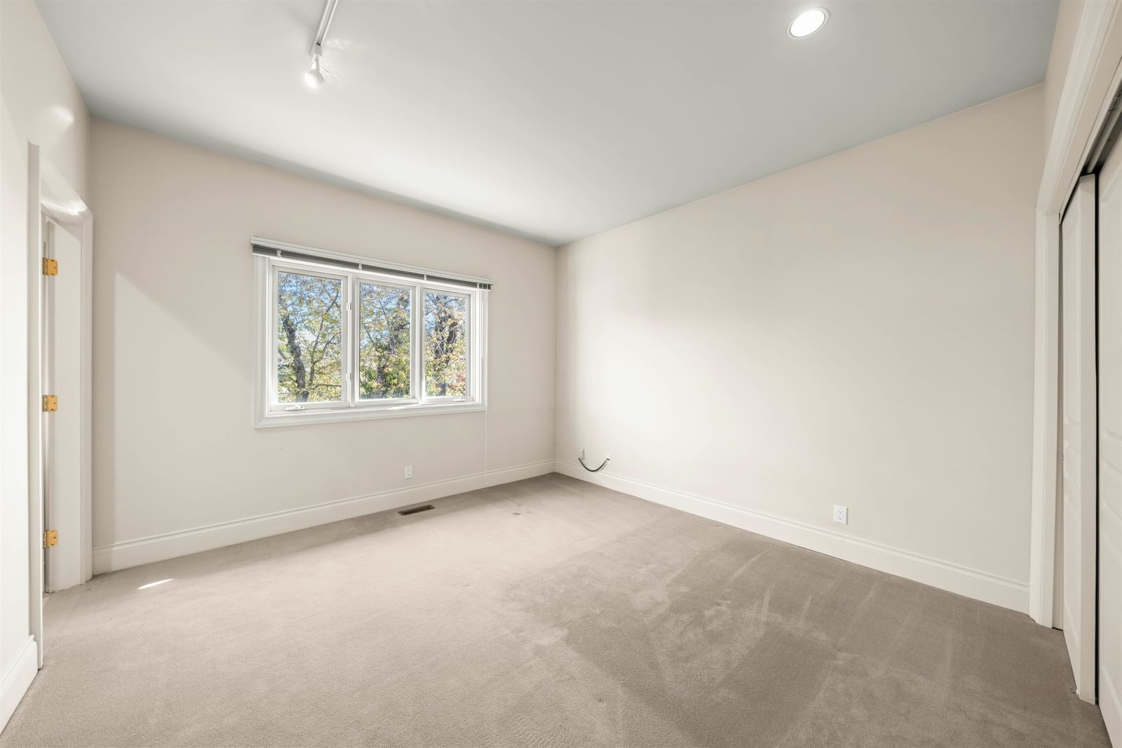 Listing Image 30