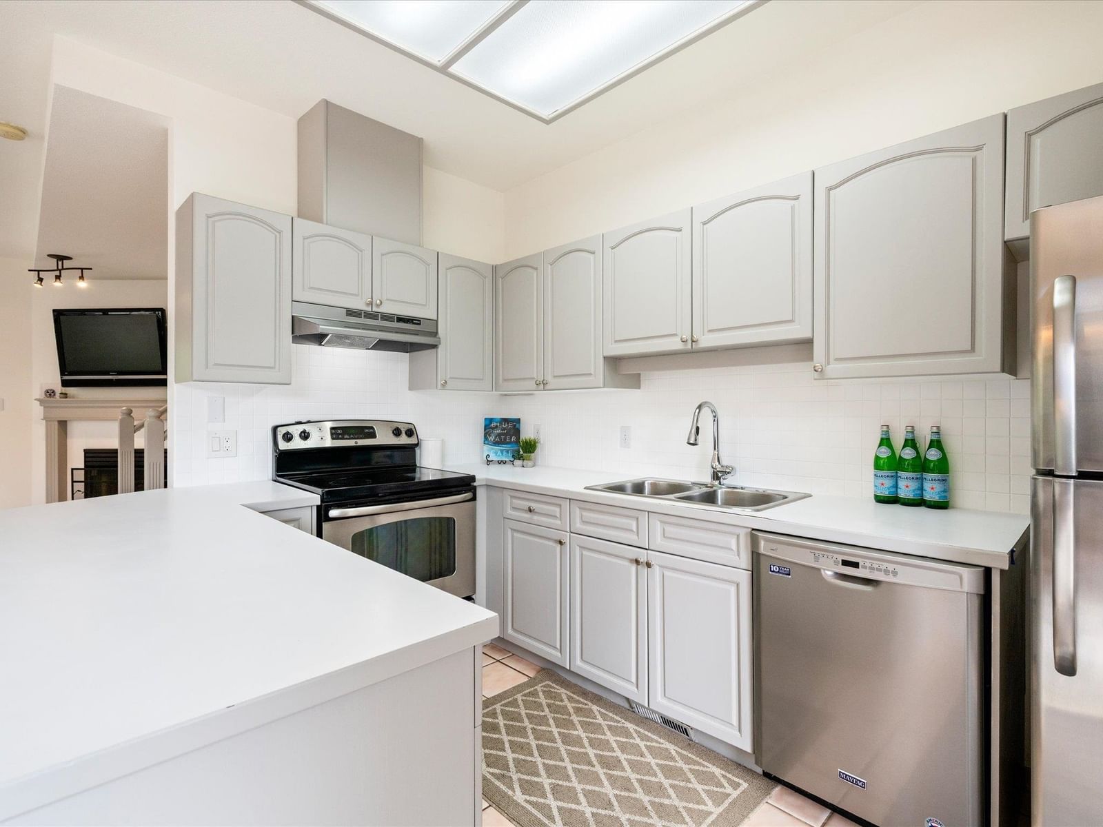 Listing Image 12