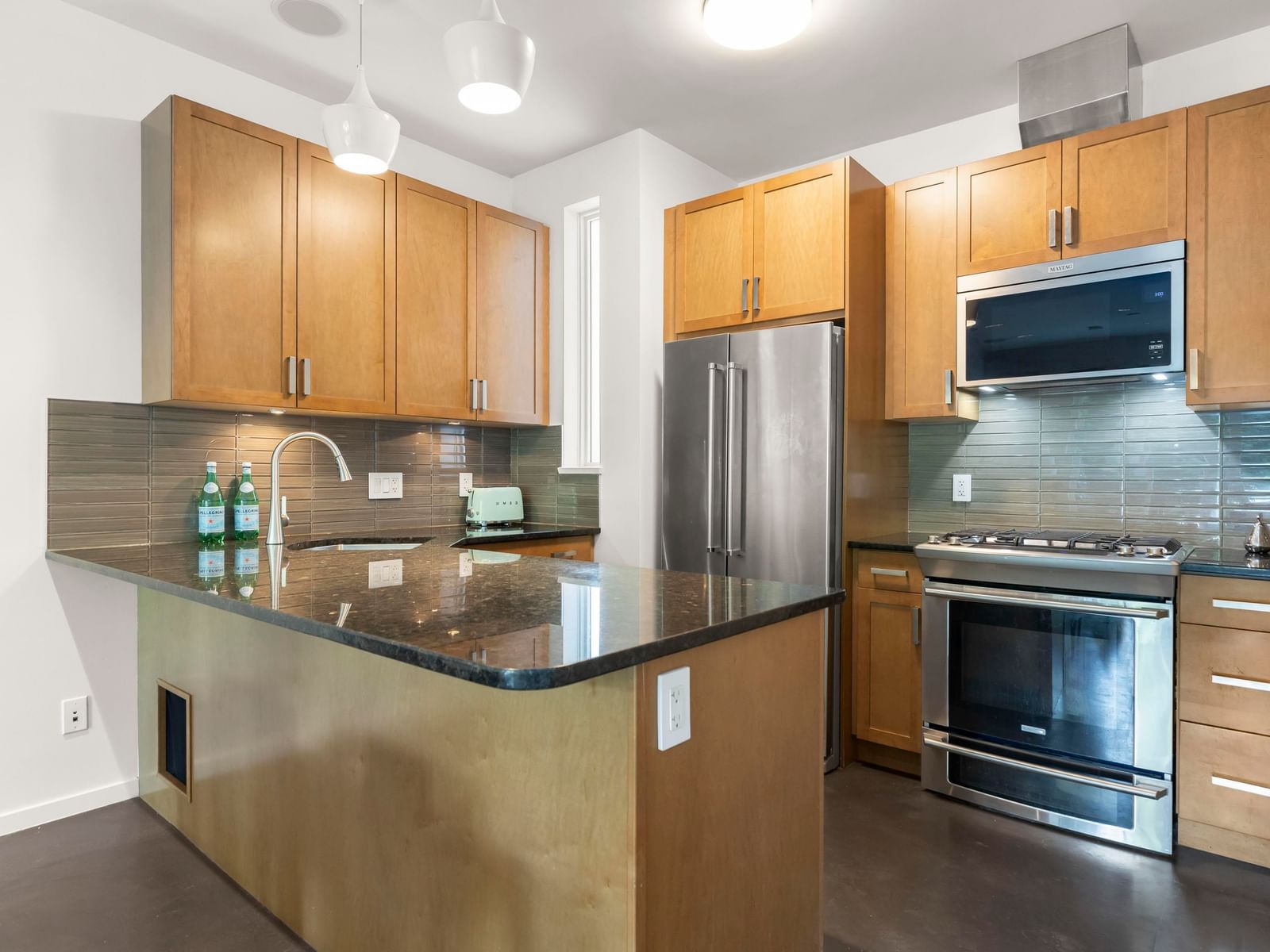 Listing Image 11