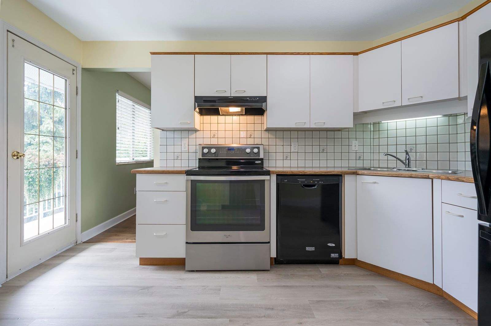 Listing Image 10