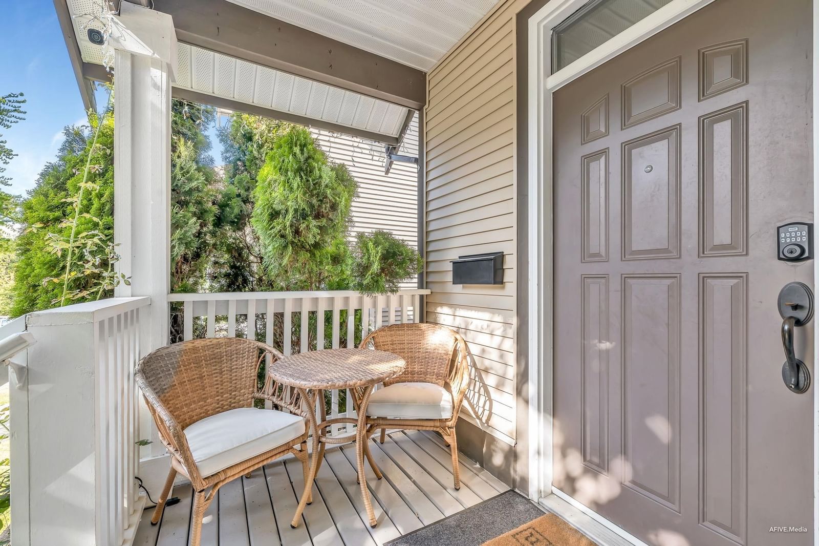 Listing Image 4