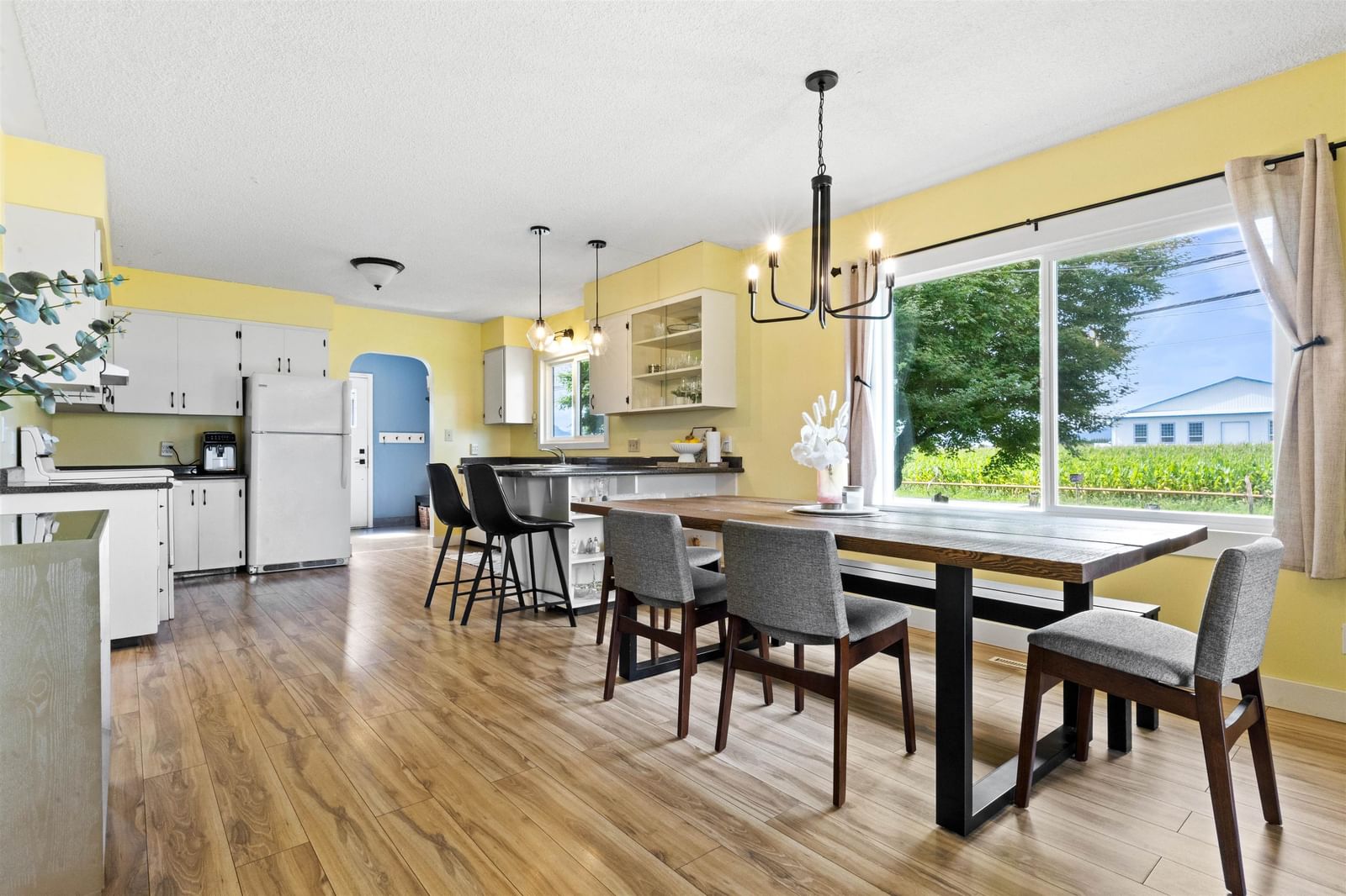 Listing Image 11