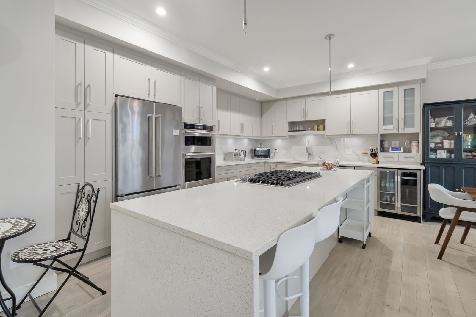 Listing Image 12