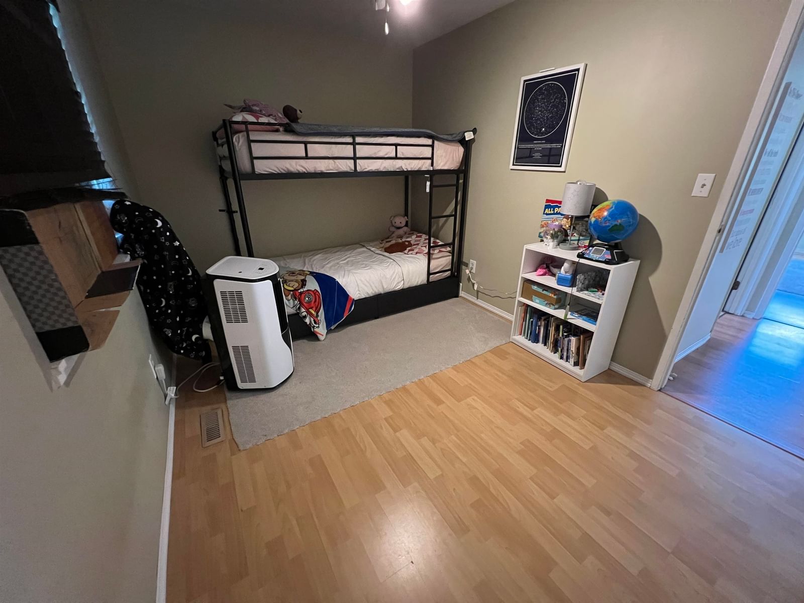 Listing Image 6