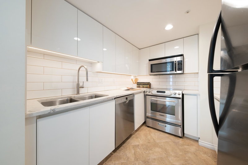 2204 - 183 Keefer Place, Vancouver, V6B 6B9 | Image 2