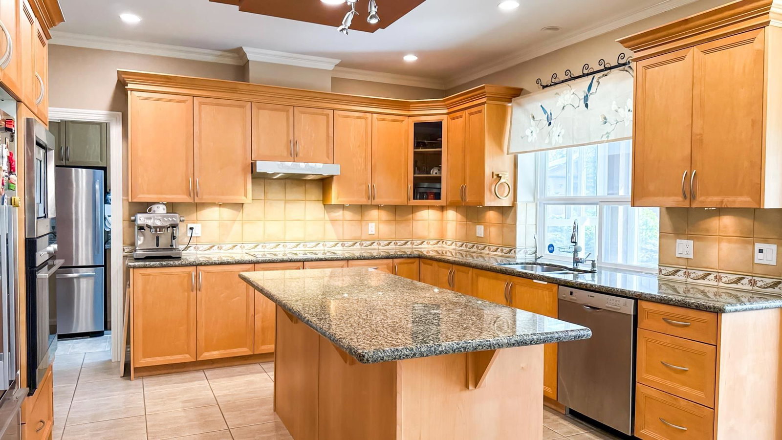 Listing Image 11