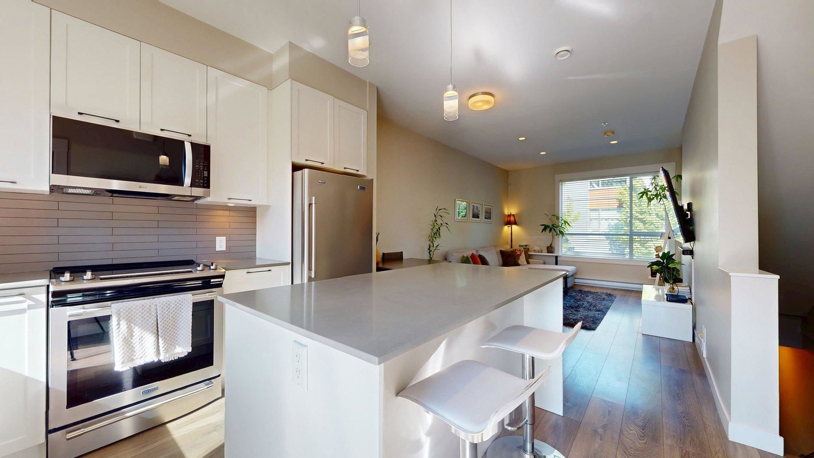 Listing Image 11