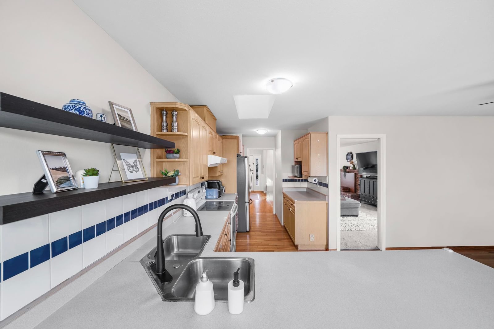 Listing Image 13