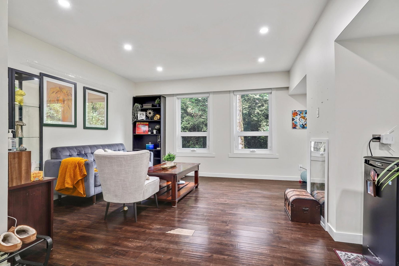 Listing Image 10