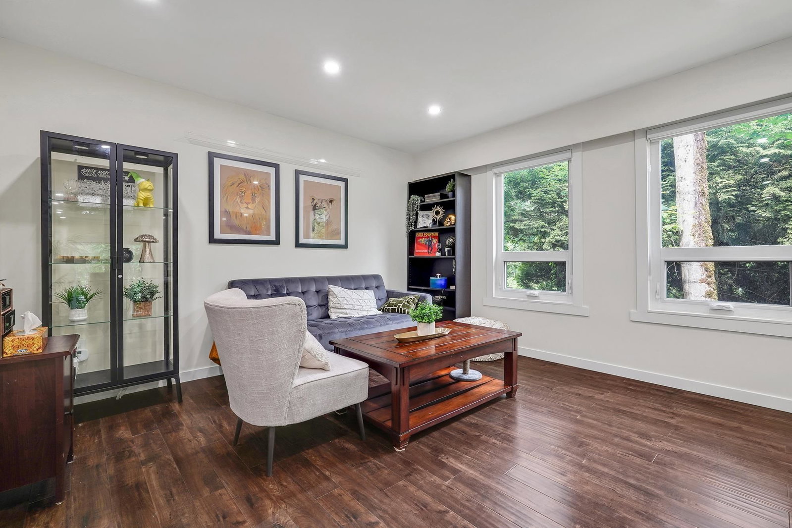 Listing Image 12